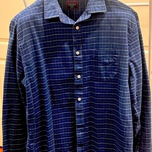 Men’s UNTUCKit button down flannel shirt